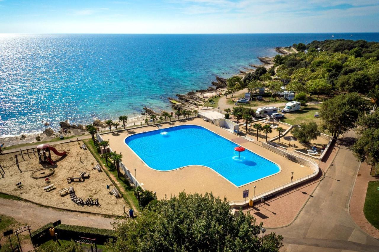 Camping Ulika Mobile Homes - Naturist Červar-Porat Екстериор снимка