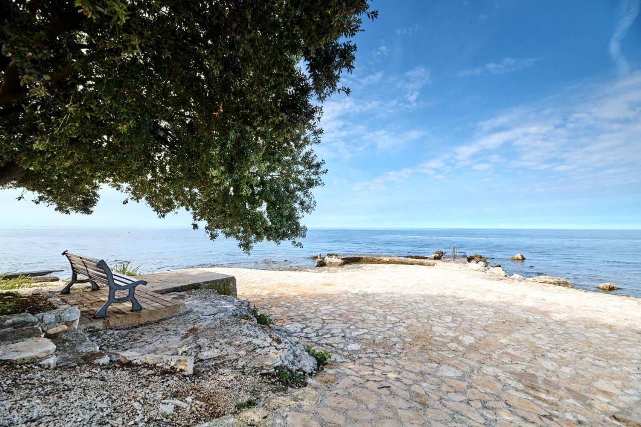 Camping Ulika Mobile Homes - Naturist Červar-Porat Екстериор снимка