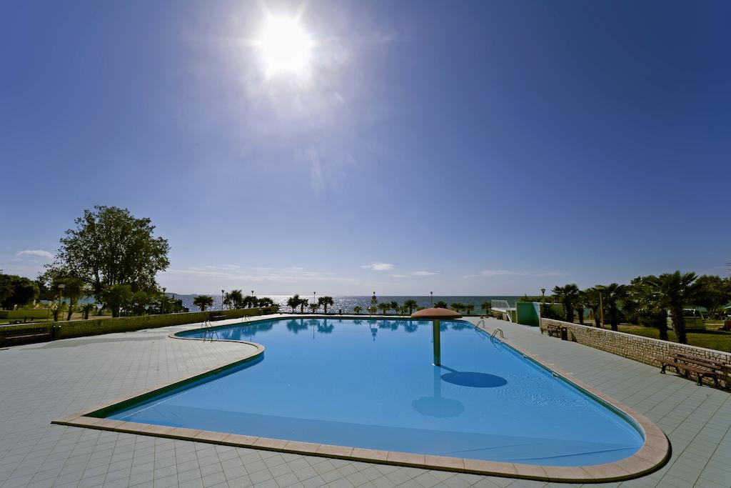 Camping Ulika Mobile Homes - Naturist Červar-Porat Екстериор снимка